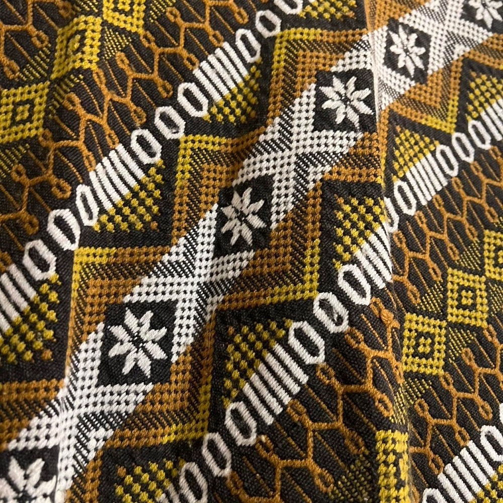 Geometric Patterned Shawl - image 2